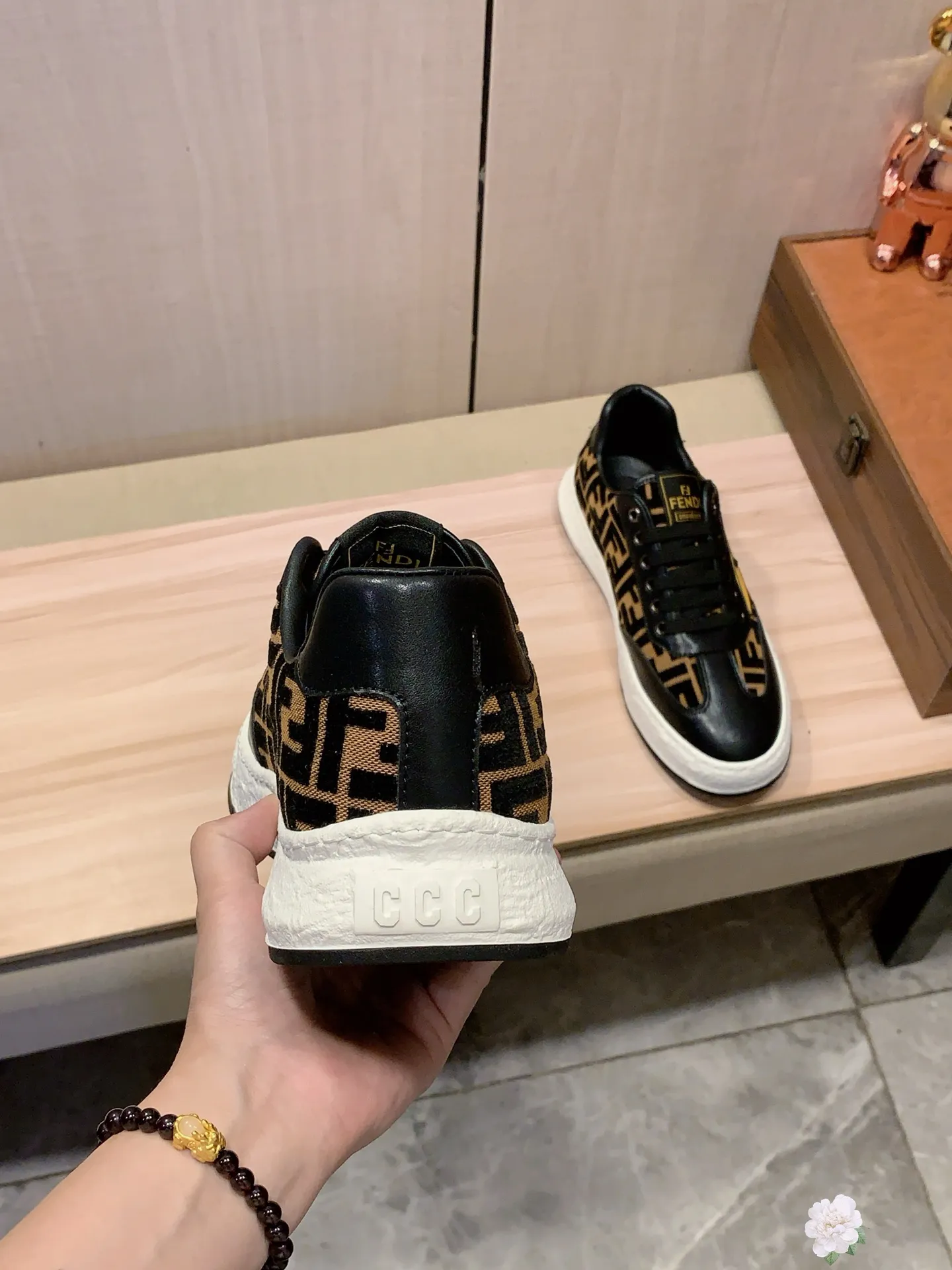 Men's men's shoes 💰420💰💰🎩🎩[Lightning][Lightning] "FENDI*" The latest and most popular casual shoes, top brand [Seduce] luxury ~ purchasing agent, top quality ~. [Strong] The upper is made of imported breathable cowhide with fabric material ➕ Breathable sheepskin feet (•) and fine workmanship. The original stylish and stylish soft rubber wear-resistant and non-slip outsole is light and comfortable on the feet. The real thing looks better when photographed in person. No. 122: code: 38-44, 5️⃣ colors selected